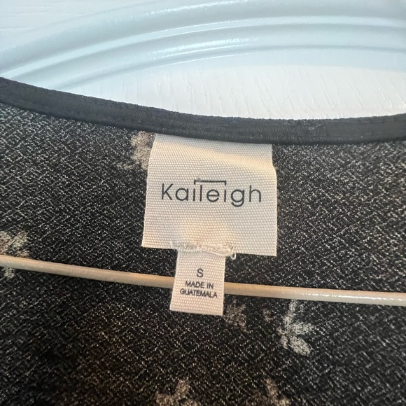 KAILEIGH
Elliana Side Tie Peplum Knit Top. Black. Size small. - Picture 3 of 5